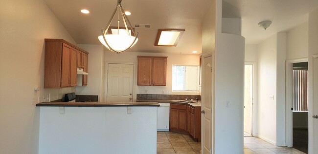 Primary Photo - 4 bed 2 bath home in Upper Friendly Hills ...