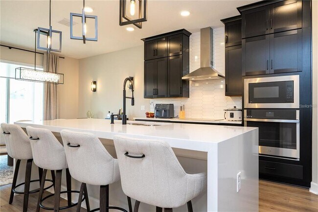 Building Photo - 5090 Shady Pnes Dr