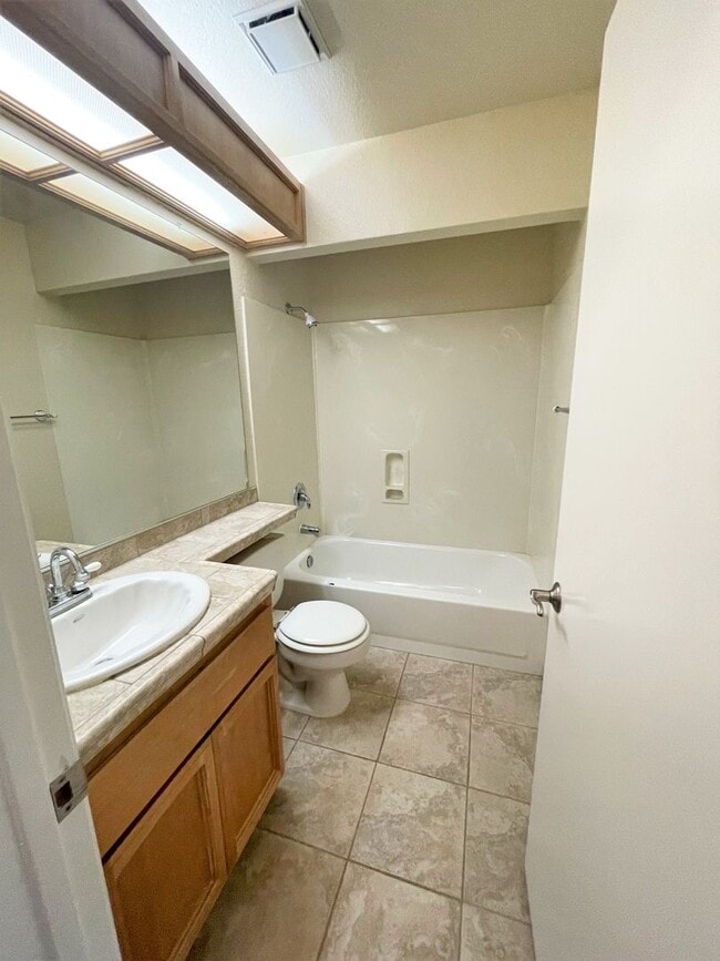 Building Photo - Nicely updated and well maintained home in the Meadowhawk subdivision!