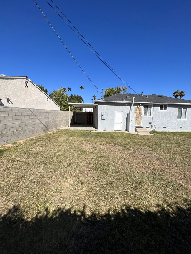 Building Photo - 7400 Midfield Ave