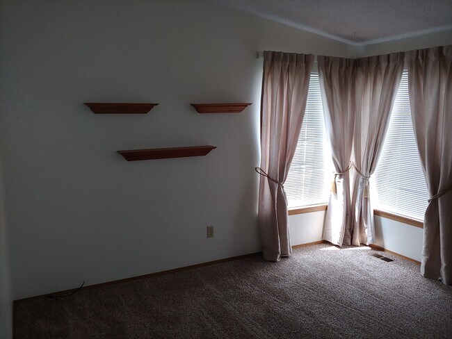 Building Photo - 8418 Everett Way