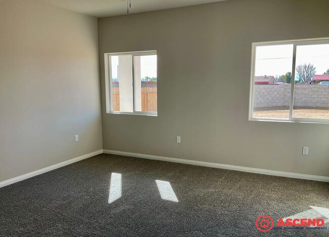 Building Photo - Spacious 4-Bedroom, 2-Bath Home with Fireplace, Garage & Full Appliances — No Pets