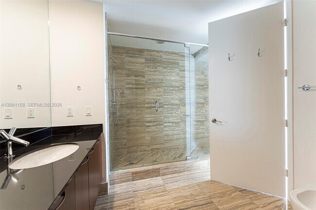 Building Photo - 15901 Collins Ave