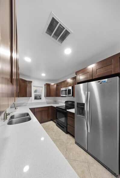 Building Photo - 211 E California Ave