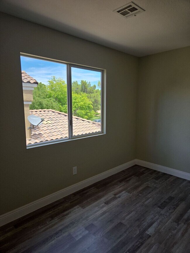 Building Photo - A Fabulous 4 Bedroom Home in Peccole Ranch