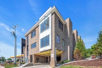 Building Photo - Beautiful 2BR/2BA top-floor end unit!