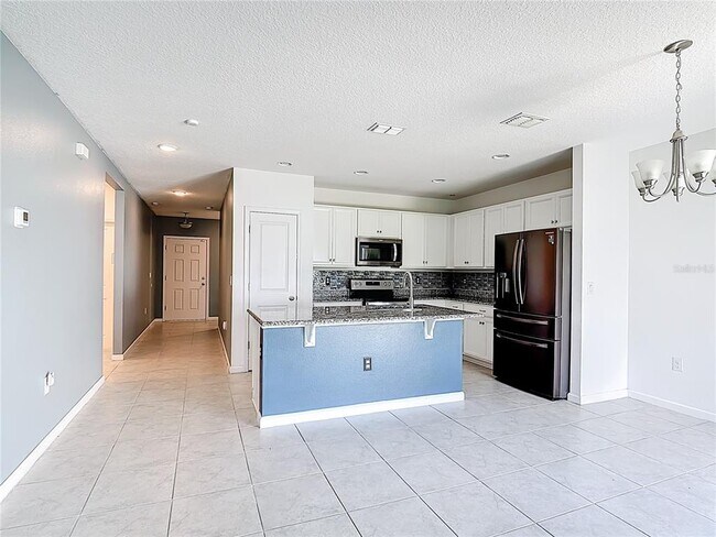 Building Photo - 450 Taft Dr