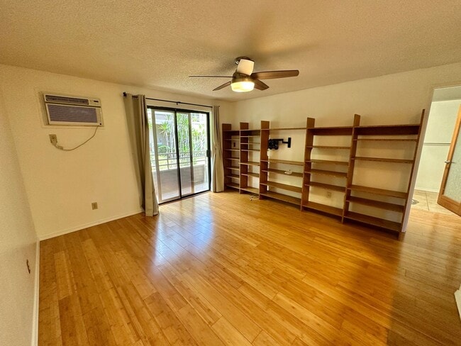Building Photo - New partially furnished 2 bedroom / 2 bath...