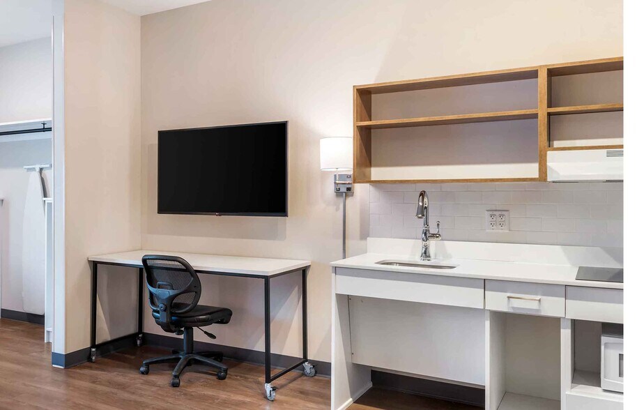 Building Photo - Furnished Studio-Chandler