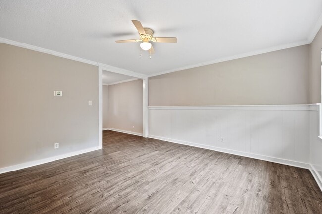 Building Photo - Three Bedroom Home!
