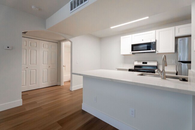 Building Photo - 5158 S Jones Blvd