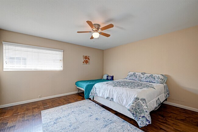 Building Photo - 2121 Fountain View Dr