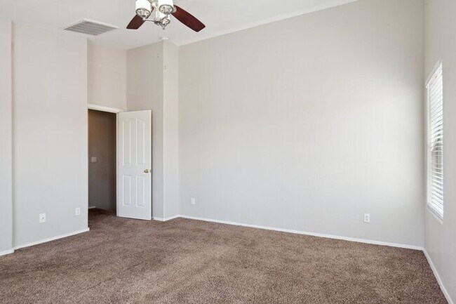 Building Photo - San Tan Heights