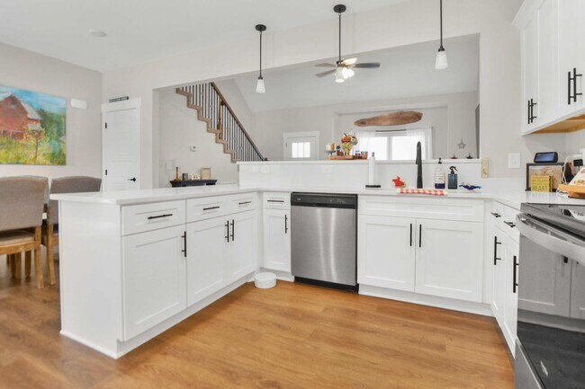 Building Photo - Pet Friendly Three Bedroom on Acre!