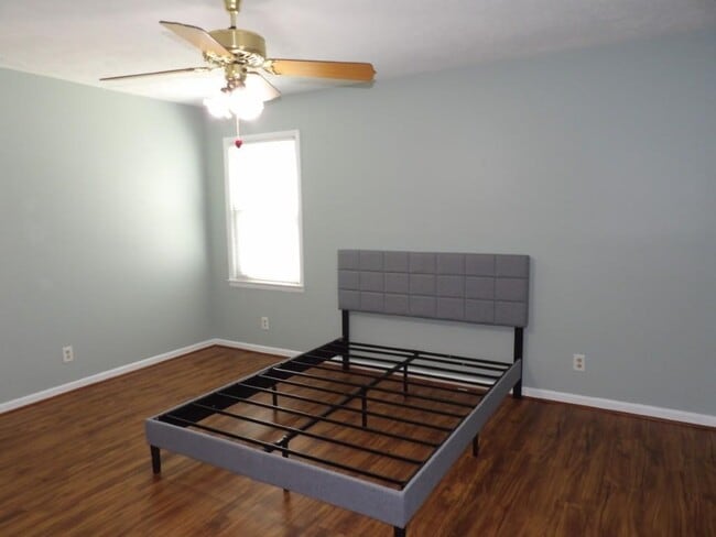 Building Photo - 917 9th Ave S