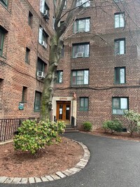 Building Photo - 2240 E Tremont Ave