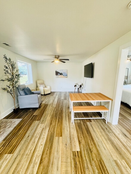 Building Photo - 403 Cedar Lane Rd