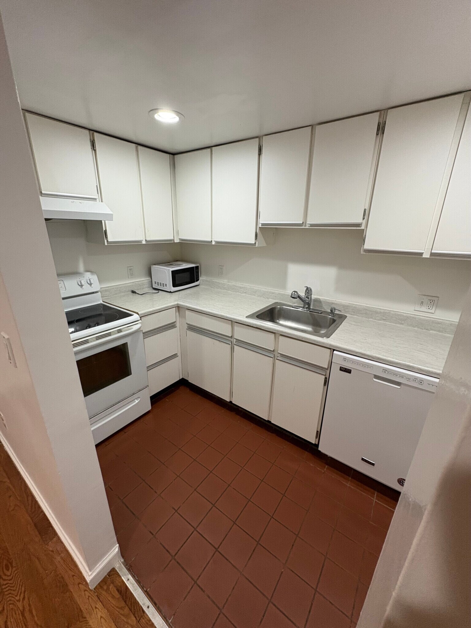 Building Photo - 390 Riverway