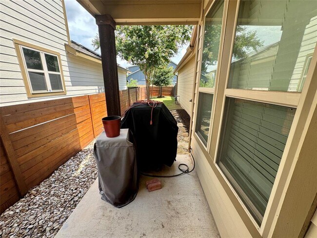 Building Photo - 5904 Baythorne Dr