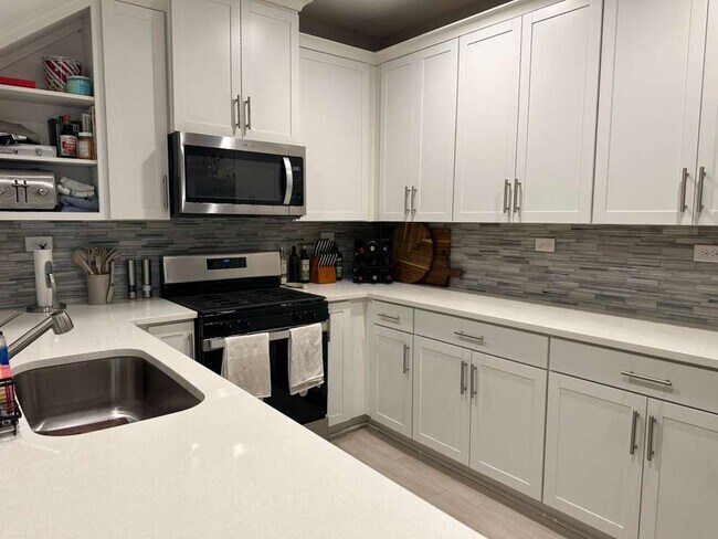 Building Photo - 754 Cherry Elm Dr