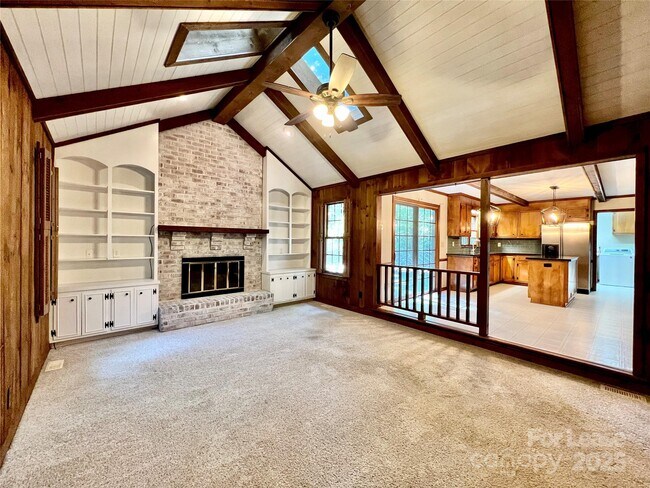 Building Photo - 911 Reverdy Ln