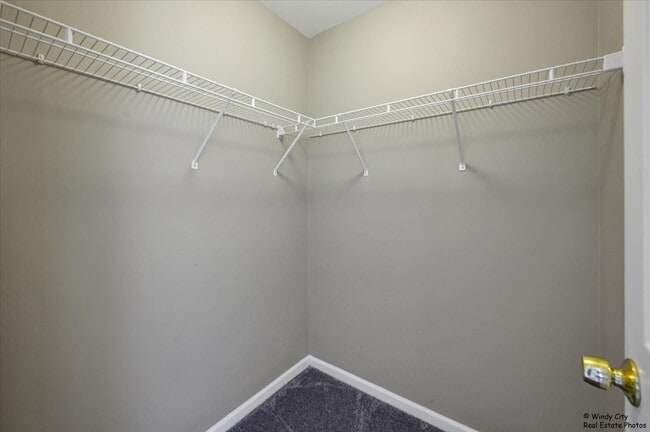 Building Photo - 2571 Hillsboro Blvd