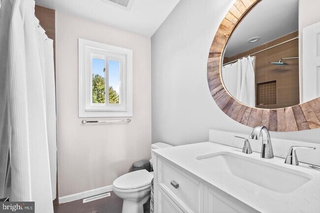 Building Photo - 6 Hounds Hollow Ct