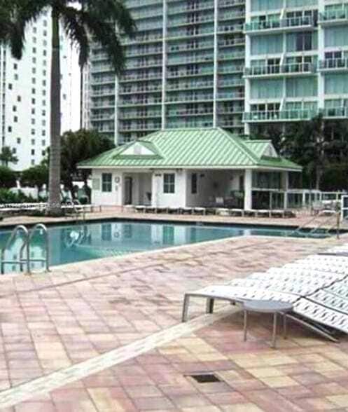 Building Photo - 31 SE 5th St