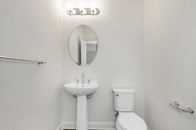 Building Photo - 12 Hope Ln