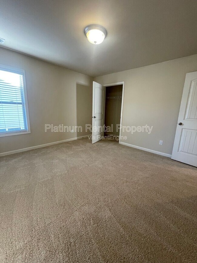 Building Photo - 4425 Huron Dr