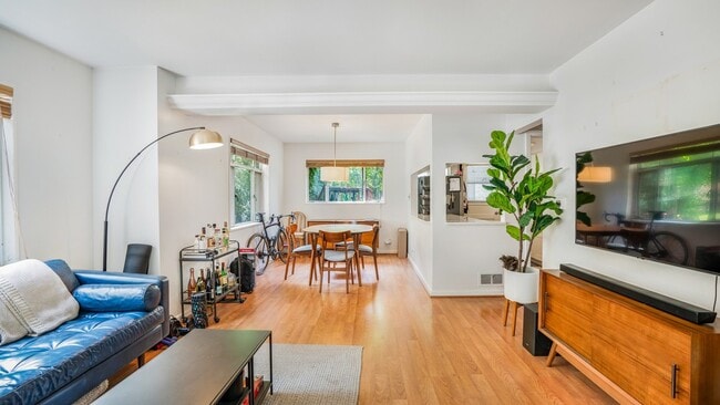 Building Photo - 2337 W Chase Ave