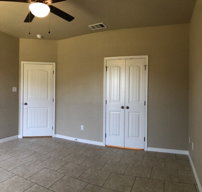 Building Photo - Amazing Like New Duplex close to Fort Hood