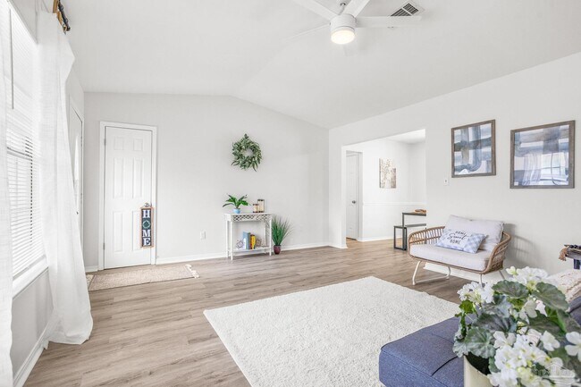 Building Photo - 10601 Silver Creek Dr