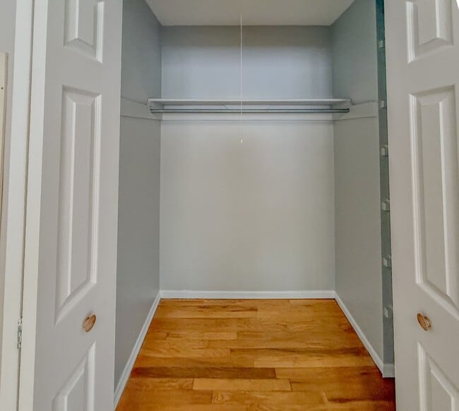 Building Photo - Fall in Love with Your Next Home! 1-Bedroo...