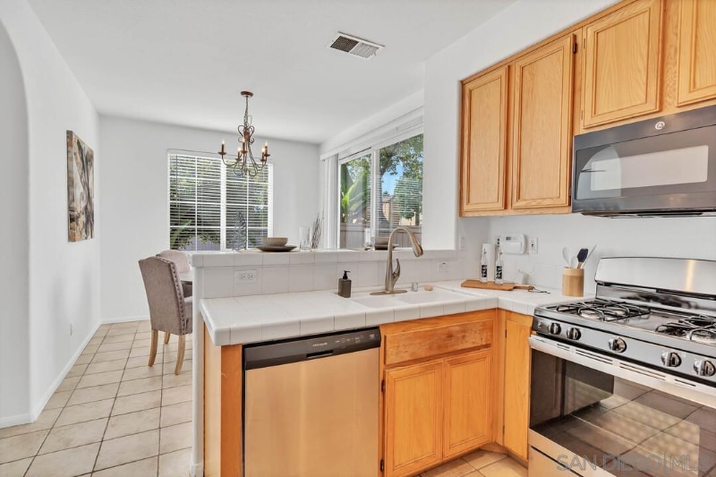 Building Photo - 916 Teatro Cir