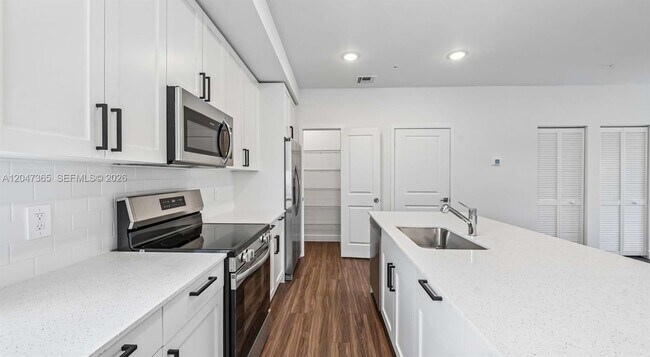 Building Photo - 18155 SW 98th Ave
