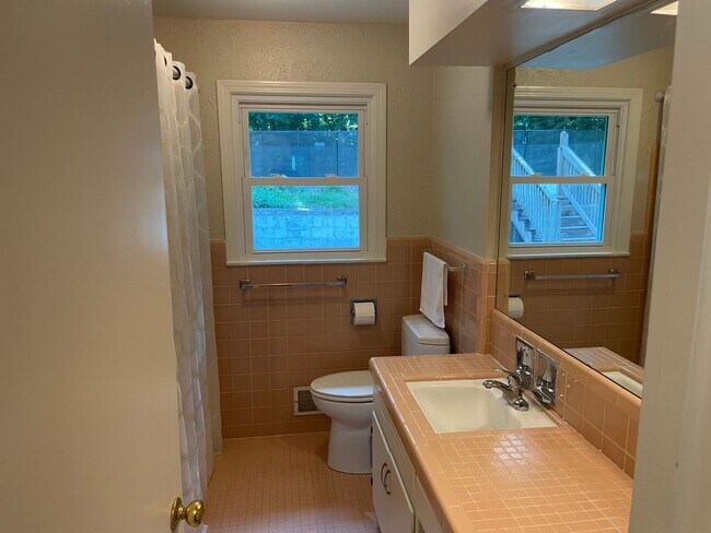 Building Photo - West Homewood: 5 Bedroom 3 Bath House with...