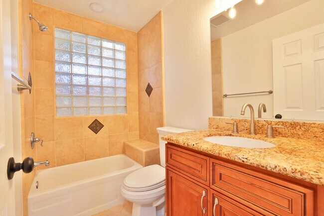 Building Photo - 1327 Essex Way