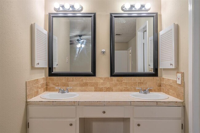 Building Photo - 1815 Ripple Creek Dr