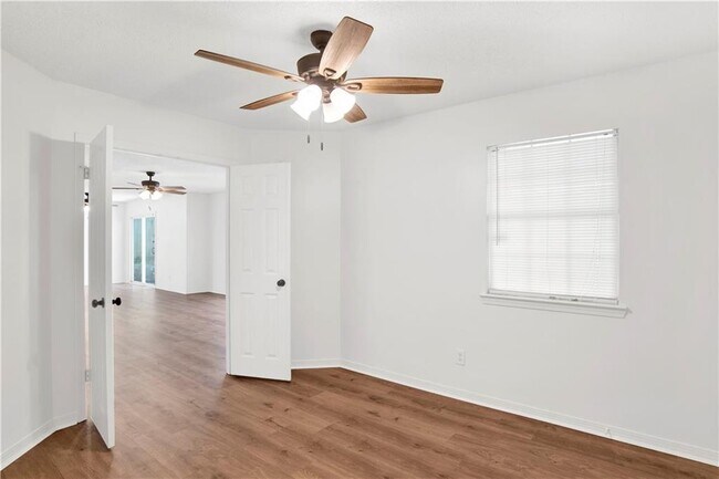 Building Photo - 5631 Bentley Ln