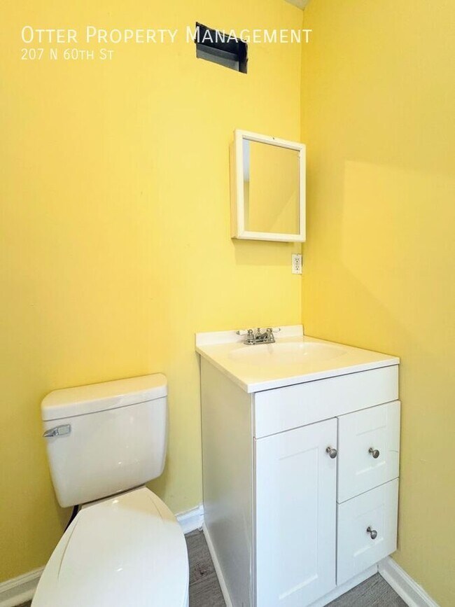 Building Photo - 207 N 60th St