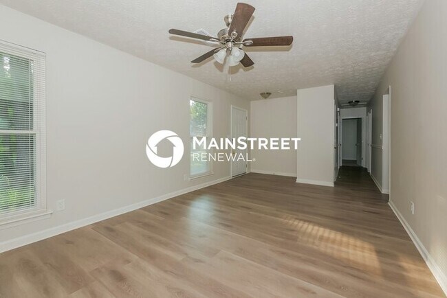Building Photo - 3 Bedroom Pet-Friendly Home in Hampton, GA with Main Street Renewal