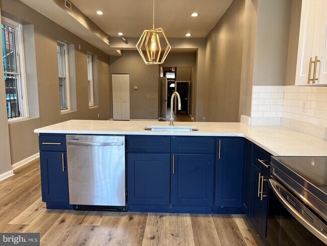 Building Photo - 1629 W Diamond St