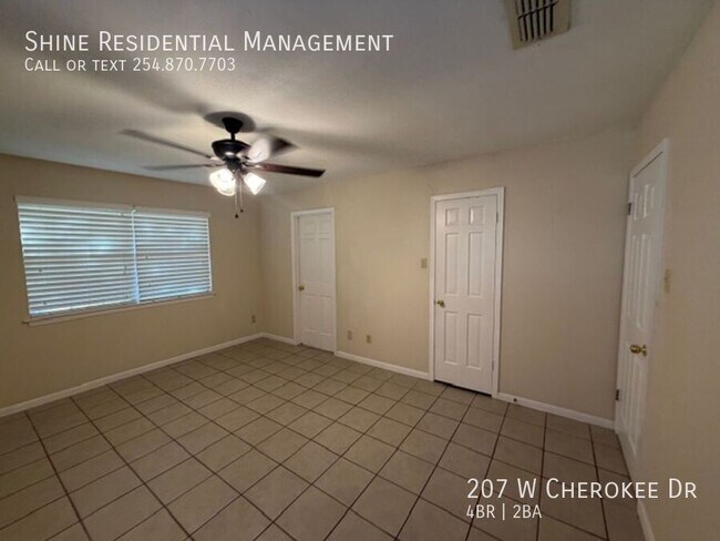 Building Photo - 207 W Cherokee Dr