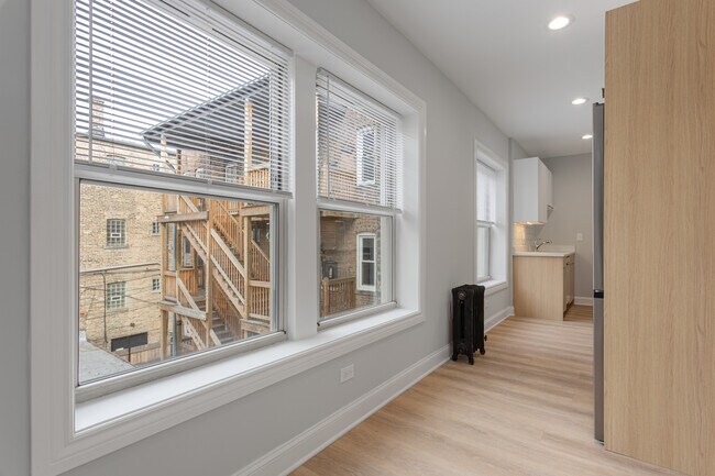 Building Photo - 1631 W Chase Ave