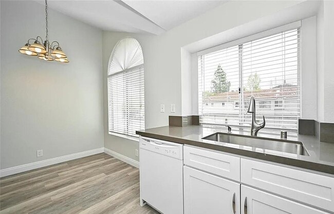 Primary Photo - 6 Sandpiper Ln