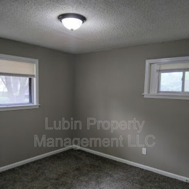 Building Photo - 3413 Mountain Terrace St