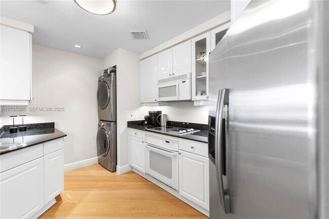 Building Photo - 705 Crandon Blvd