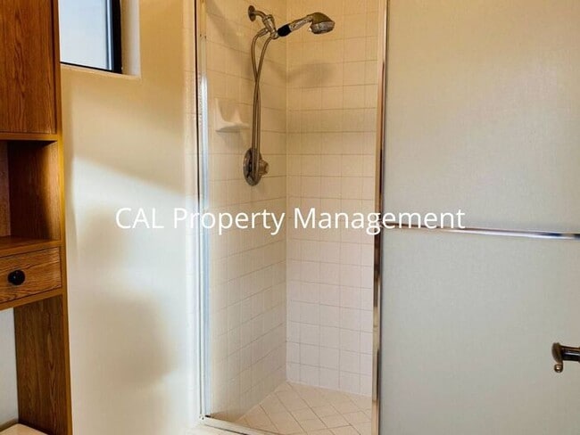 Building Photo - Rare 4 bedroom 2 bath rental in Pine Meadow Estates King City!