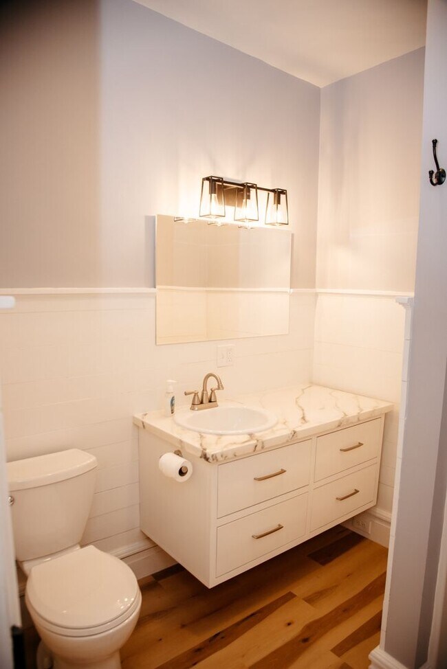 Building Photo - 253 E Main St